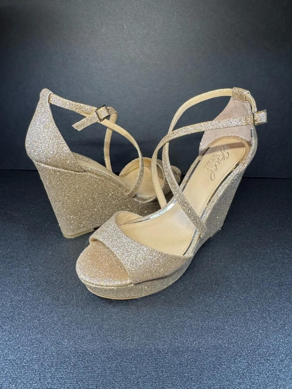 Jewel Badgley Mischka Gold Glitter Wedge Sandals Size 7 Wedding Prom Formal